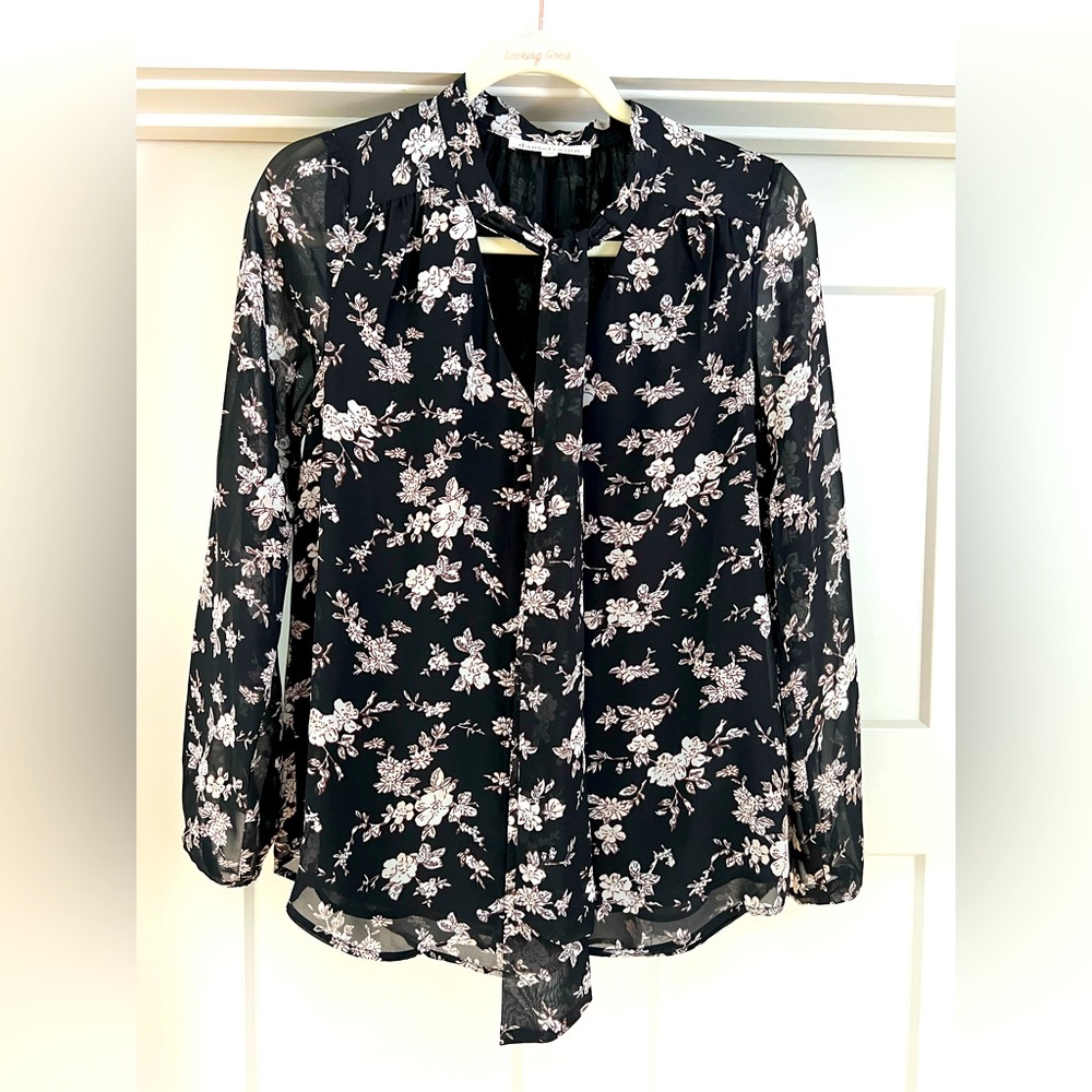 Daniel Rainn, size Small blouse.